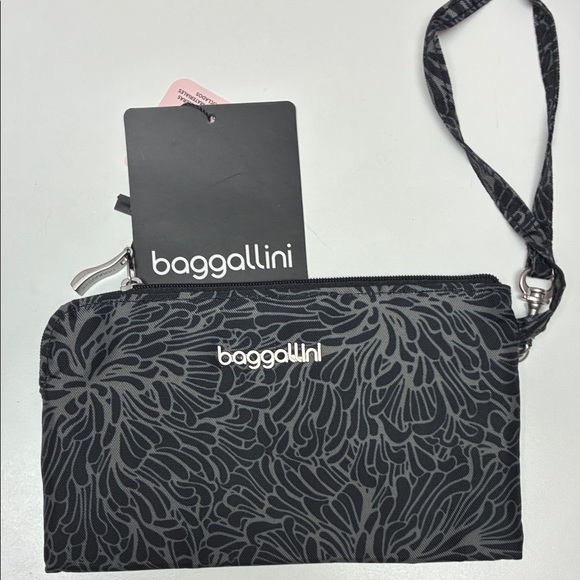 Baggallini Wristlet - Picture 1 of 9